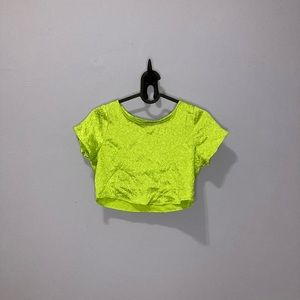 UO crinckle green crop top